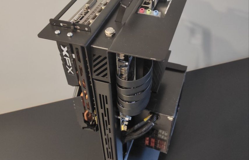 Открытый стенд для игровой сборки